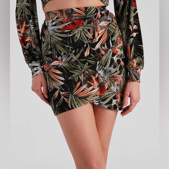 Windsor SET - NWT- Island Tides Tropical Tie-Front Top & Skirt- BEACH Vacation - Picture 5 of 6